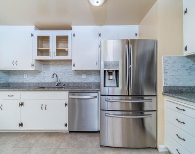 877 Miller Avenue - Photo Thumbnail 5
