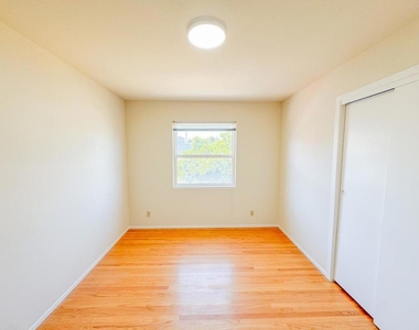 468 Acacia Avenue - Photo Thumbnail 7