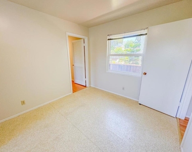 468 Acacia Avenue - Photo Thumbnail 20