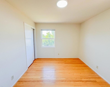 468 Acacia Avenue - Photo Thumbnail 6