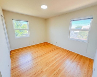 468 Acacia Avenue - Photo Thumbnail 9