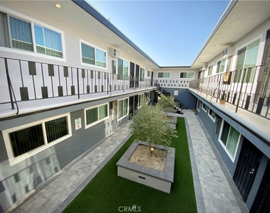 919 E Acacia Avenue - Photo Thumbnail 4
