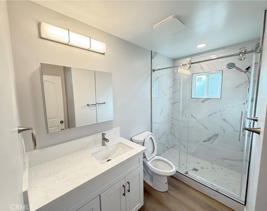 919 E Acacia Avenue - Photo Thumbnail 2