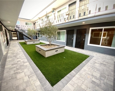 919 E Acacia Avenue - Photo Thumbnail 5