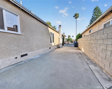 11407 Delano - Photo Thumbnail 32