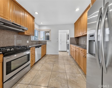 11407 Delano - Photo Thumbnail 15
