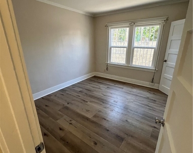 1349 W 49th - Photo Thumbnail 15