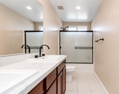 1826 Pinnacle - Photo Thumbnail 15
