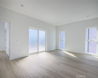 5265 Cartwright Avenue - Photo Thumbnail 69