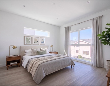 5265 Cartwright Avenue - Photo Thumbnail 4