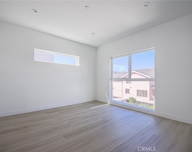 5265 Cartwright Avenue - Photo Thumbnail 64