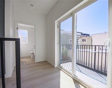 5265 Cartwright Avenue - Photo Thumbnail 32