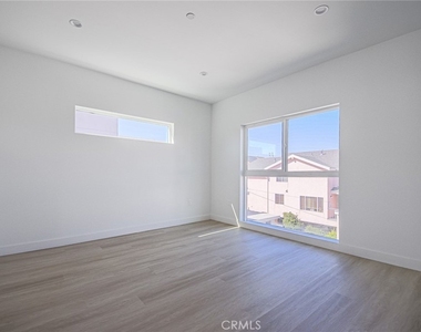 5265 Cartwright Avenue - Photo Thumbnail 64