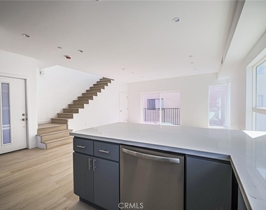 5265 Cartwright Avenue - Photo Thumbnail 37