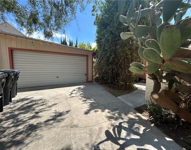 214 E Stocker Street - Photo Thumbnail 30