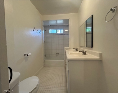 214 E Stocker Street - Photo Thumbnail 16
