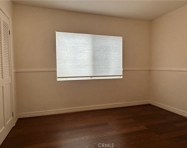 214 E Stocker Street - Photo Thumbnail 11