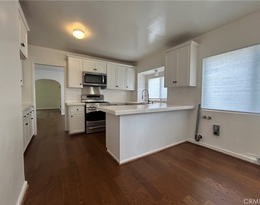 214 E Stocker Street - Photo Thumbnail 24