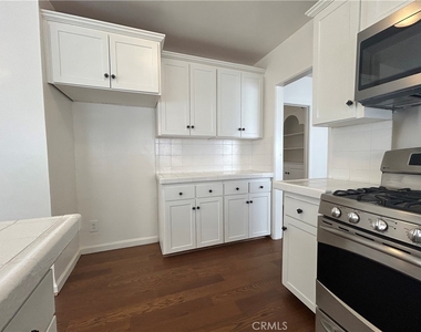 214 E Stocker Street - Photo Thumbnail 27