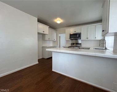 214 E Stocker Street - Photo Thumbnail 25