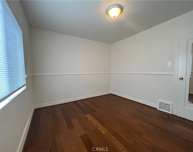 214 E Stocker Street - Photo Thumbnail 14