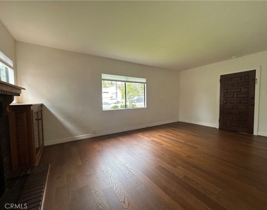 214 E Stocker Street - Photo Thumbnail 3