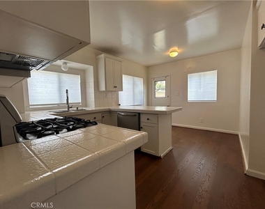 214 E Stocker Street - Photo Thumbnail 23