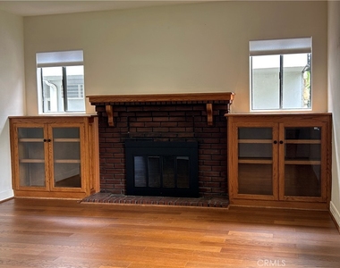214 E Stocker Street - Photo Thumbnail 2