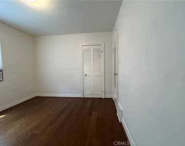 214 E Stocker Street - Photo Thumbnail 21