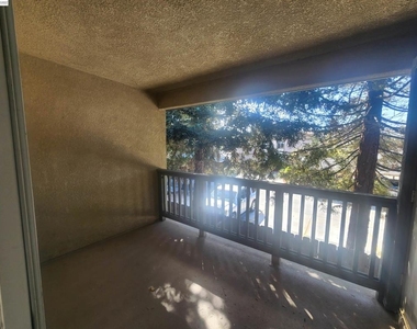 252 Lansing Way - Photo Thumbnail 13