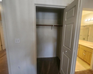 252 Lansing Way - Photo Thumbnail 9