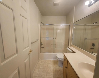 252 Lansing Way - Photo Thumbnail 10