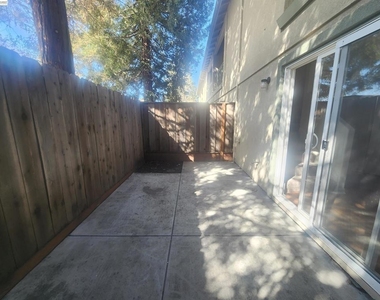252 Lansing Way - Photo Thumbnail 23