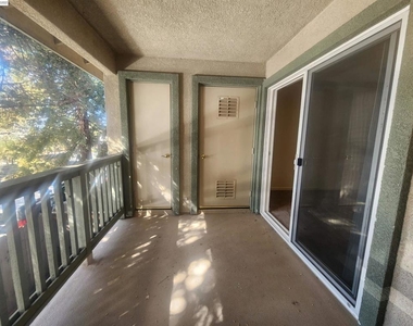 252 Lansing Way - Photo Thumbnail 12