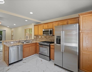 38806 Litchfield Cir - Photo Thumbnail 9