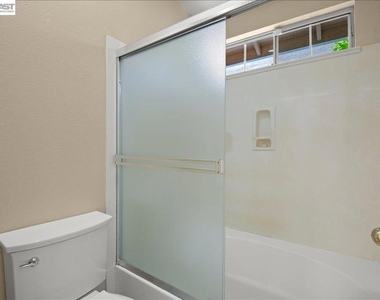 38806 Litchfield Cir - Photo Thumbnail 13