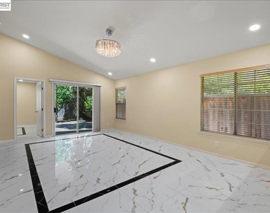 38806 Litchfield Cir - Photo Thumbnail 3
