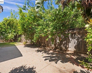 38806 Litchfield Cir - Photo Thumbnail 23