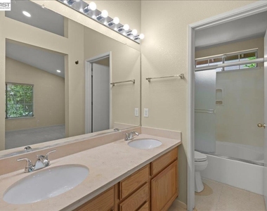38806 Litchfield Cir - Photo Thumbnail 12
