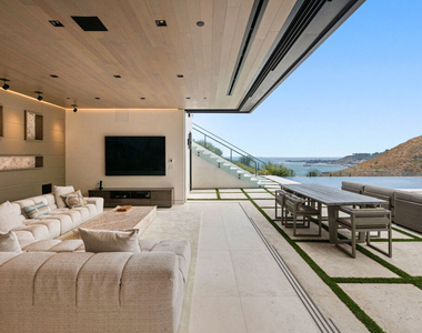 5012 Carbon Beach Terrace - Photo Thumbnail 15