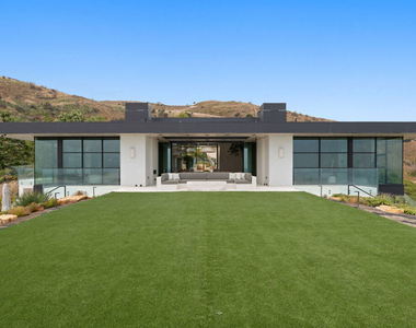 5012 Carbon Beach Terrace - Photo Thumbnail 5