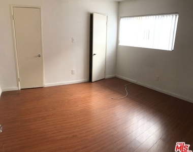 5853 Gregory Avenue - Photo Thumbnail 4