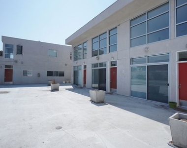922 W 23rd Street - Photo Thumbnail 1