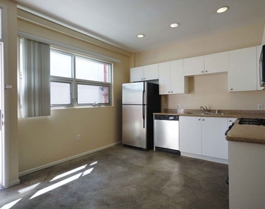 922 W 23rd Street - Photo Thumbnail 6