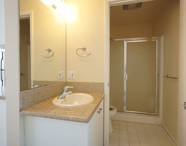 922 W 23rd Street - Photo Thumbnail 8