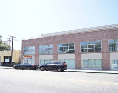 922 W 23rd Street - Photo Thumbnail 2