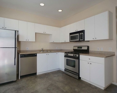 922 W 23rd Street - Photo Thumbnail 5
