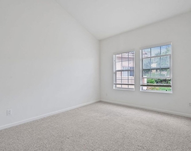 3960 Pennsylvania Avenue - Photo Thumbnail 12