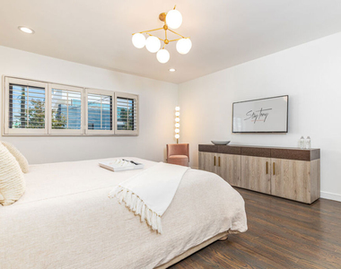 8911 Cynthia Street - Photo Thumbnail 11