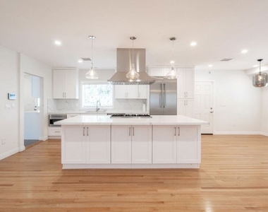 2201 Coldwater Canyon Drive - Photo Thumbnail 3
